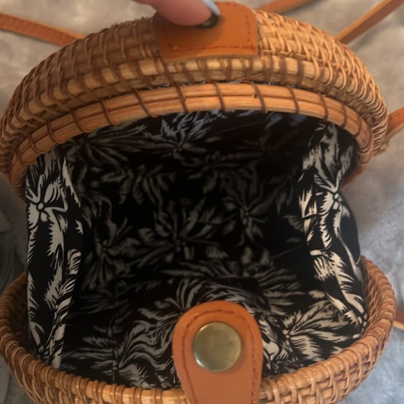 Round Woven Tan Crossbody Bag - Picture 4 of 6